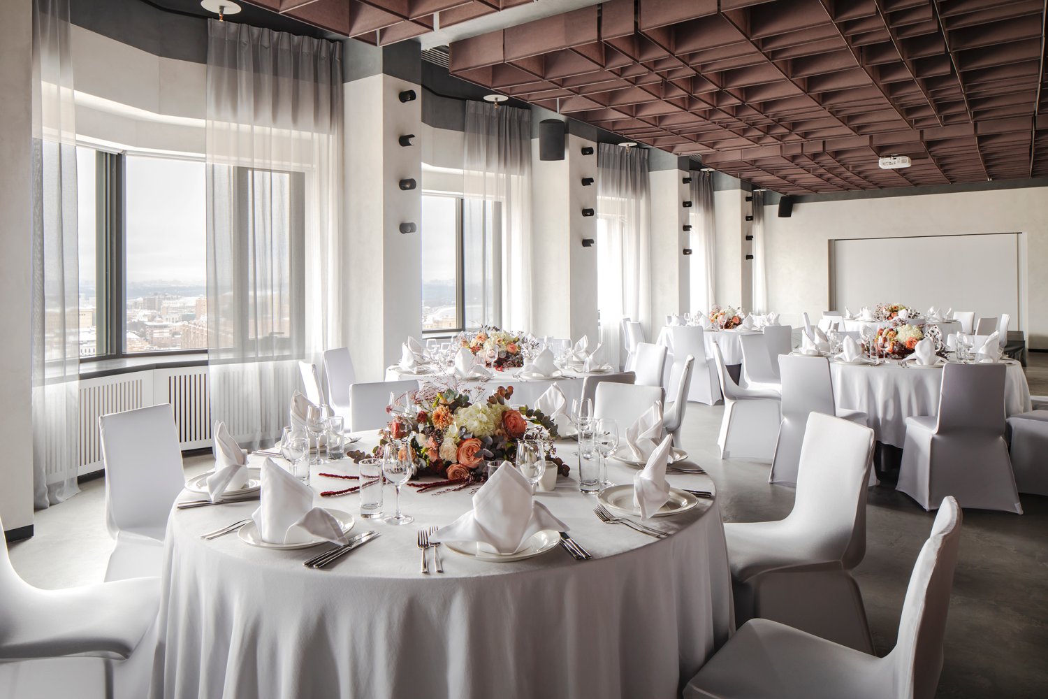 Интерьер зала "Арбат"&nbsp;Панорамный зал "Арбат" в AZIMUT Отель Смоленская Москва : 