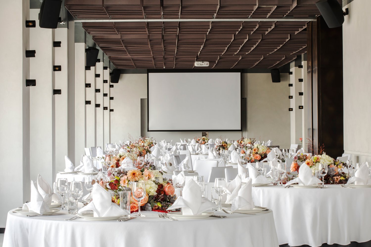 Интерьер зала "Арбат"&nbsp;Панорамный зал "Арбат" в AZIMUT Отель Смоленская Москва : 