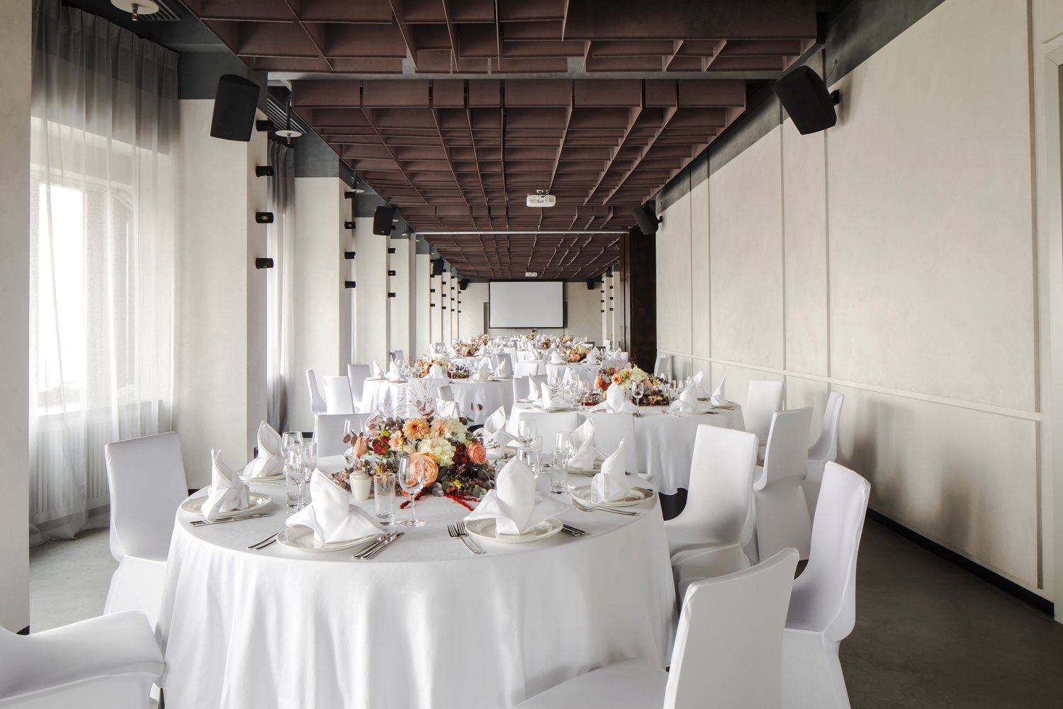 Интерьер зала "Арбат"&nbsp;Панорамный зал "Арбат" в AZIMUT Отель Смоленская Москва : 