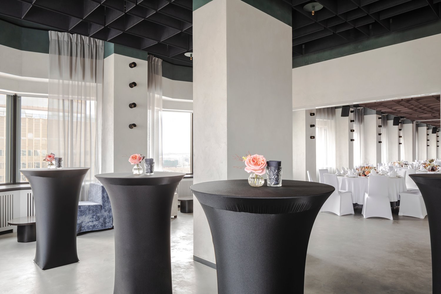 Интерьер зала "Арбат"&nbsp;Панорамный зал "Арбат" в AZIMUT Отель Смоленская Москва : 