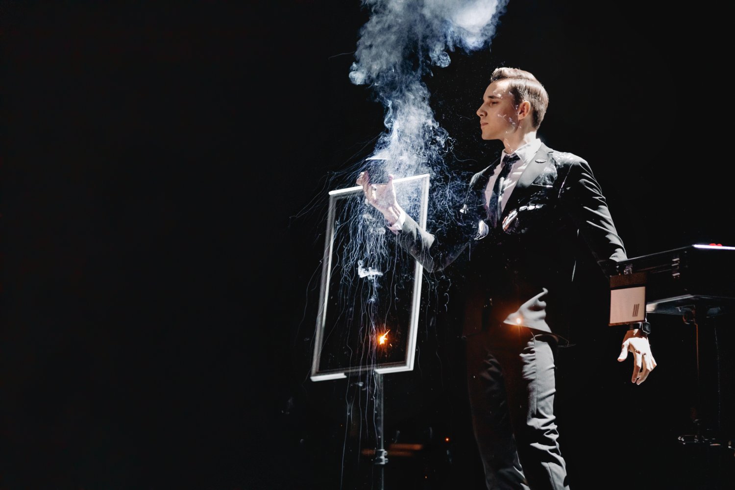 Фокусник и иллюзионист Сергей Голуб&nbsp;Сергей Голуб Фокусник и иллюзионист : 